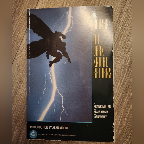 DC Comics Black and Blue Gaming Guide - Picture 1 of 4